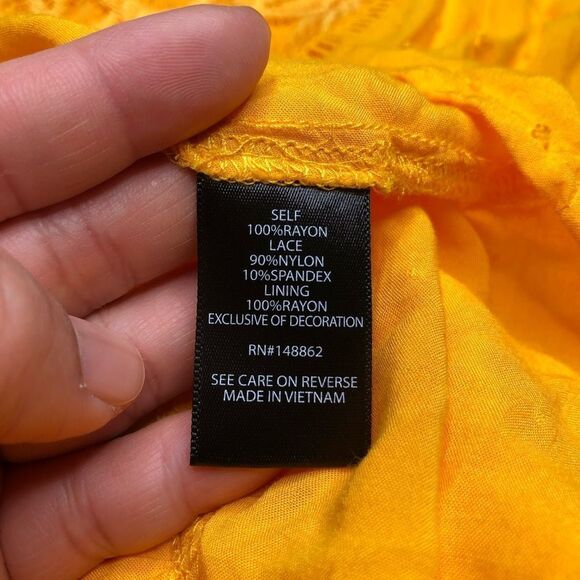 Torrid Women’s Yellow Cap Sleeve Swiss Dot Crochet Inset Tie-Front Top Size 4X - Picture 12 of 13